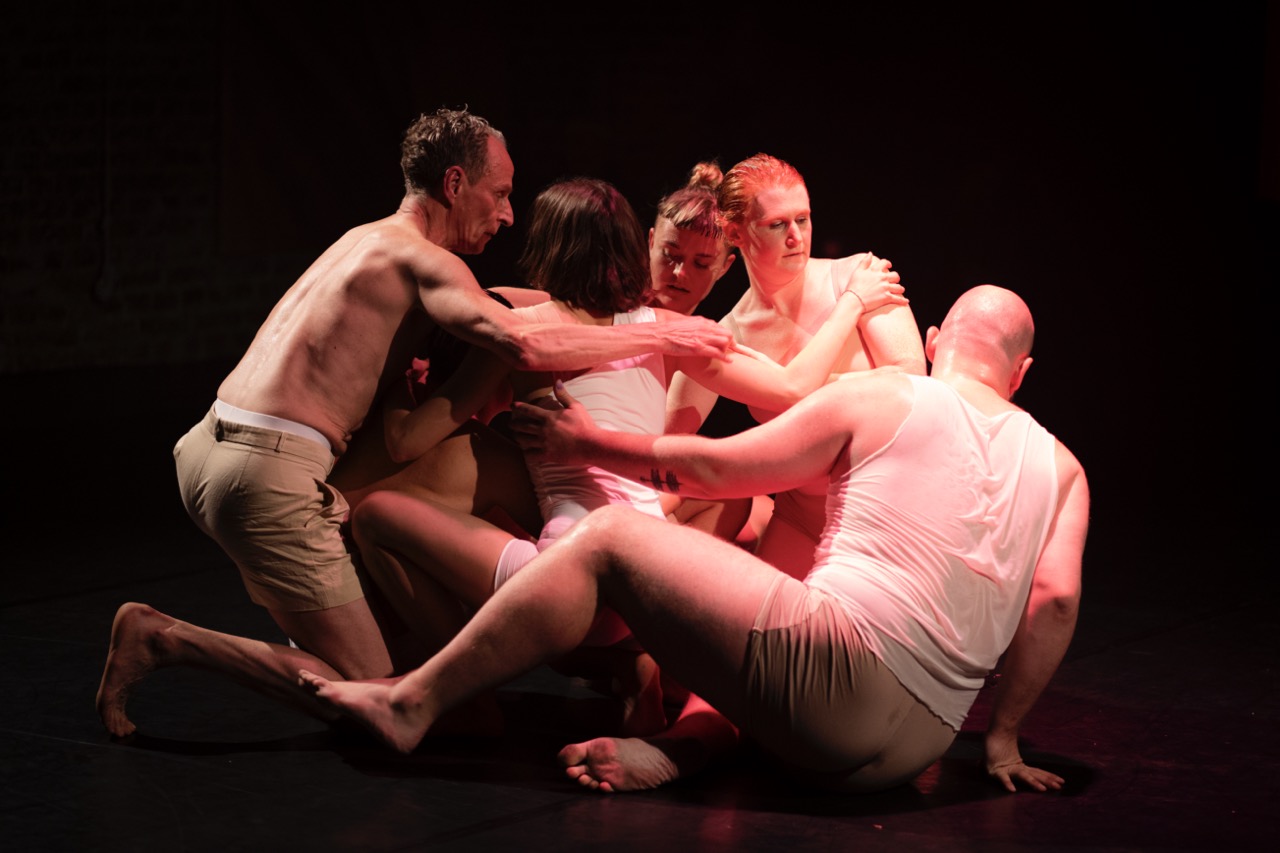 Skats no laikmetīgās dejas izrādes “Lustopia” (producenti “LowAir”/ "Die Metabolisten”) // Publicitātes foto